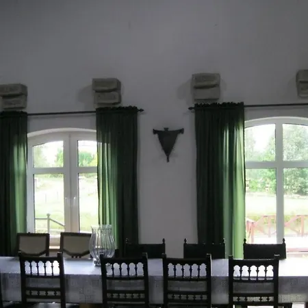 בית נופש In Szopa Mit Garten Und Terrasse *